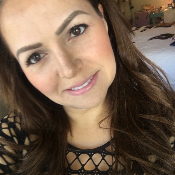 Meet your Posher, Hannia - Picture 1 of 1